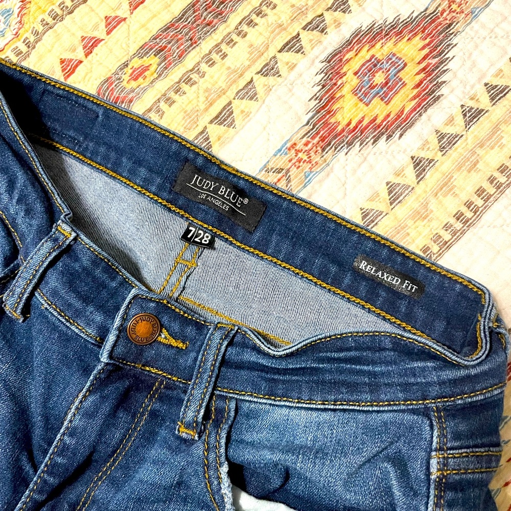 Judy Blue Mid Rise Relaxed Fit Cropped Jeans, size 7/28